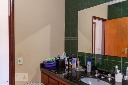 Casa à venda com 179m², 3 quartos e 2 vagasBanheiro da Suíte