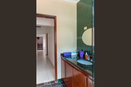 Casa à venda com 179m², 3 quartos e 2 vagasBanheiro