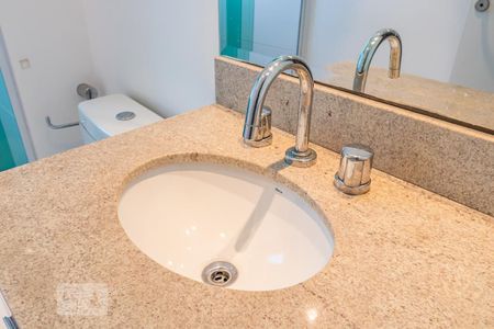 Apartamento para alugar com 96m², 2 quartos e 2 vagasDetalhe do Banheiro Social