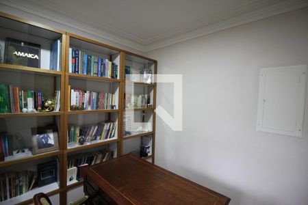 Escritório de casa à venda com 6 quartos, 400m² em Jardim Marajoara, São Paulo