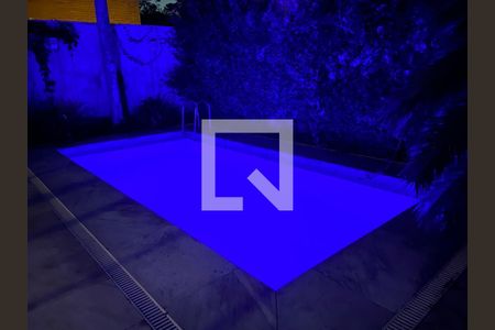 Casa à venda com 400m², 4 quartos e 5 vagas Casa à venda com 400m², 4 quartos e 5 vagasÁrea comum - Piscina