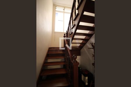 Casa à venda com 400m², 4 quartos e 5 vagasEscada