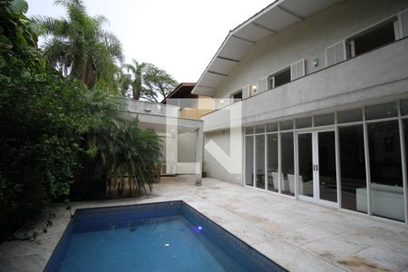 Casa à venda com 400m², 4 quartos e 5 vagasÁrea comum - Piscina