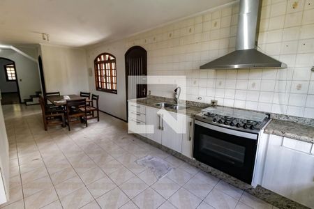 Casa à venda com 240m², 3 quartos e 2 vagasCozinha - Armários