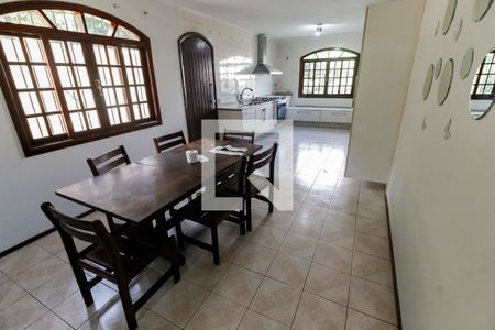 Casa à venda com 240m², 3 quartos e 2 vagasCozinha - Armários