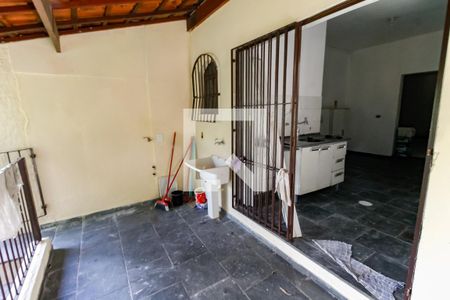 Casa à venda com 240m², 3 quartos e 2 vagasÁrea de Serviço