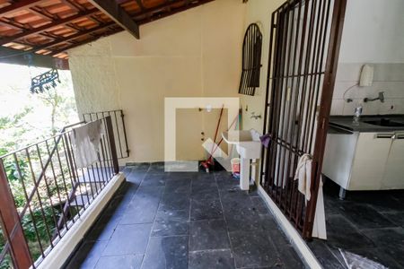 Casa à venda com 240m², 3 quartos e 2 vagasÁrea de Serviço