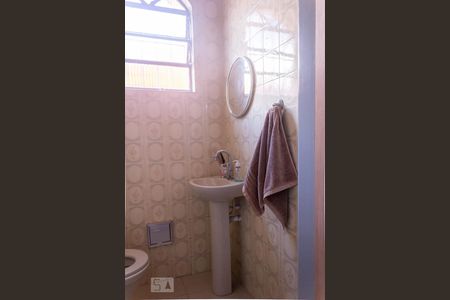 Casa à venda com 146m², 3 quartos e 2 vagasLavabo