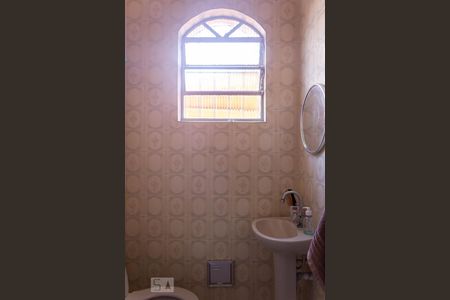 Casa à venda com 146m², 3 quartos e 2 vagasLavabo