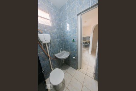 Banheiro de casa para alugar com 2 quartos, 50m² em Acupe de Brotas, Salvador