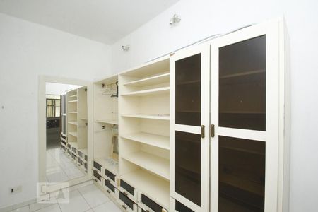 Apartamento à venda com 210m², 3 quartos e 1 vagaCloset