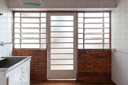 Casa à venda com 280m², 3 quartos e 2 vagasÁrea de serviço