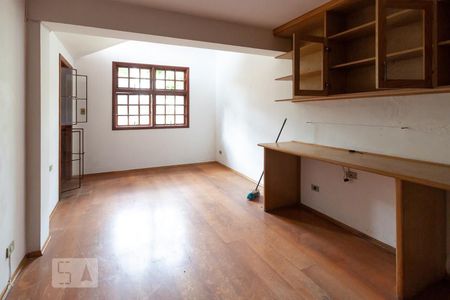 Casa à venda com 280m², 3 quartos e 2 vagasEscritório