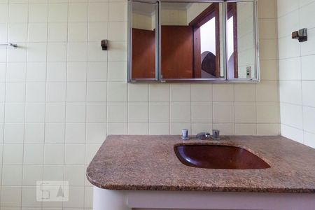 Casa à venda com 280m², 3 quartos e 2 vagasBanheiro