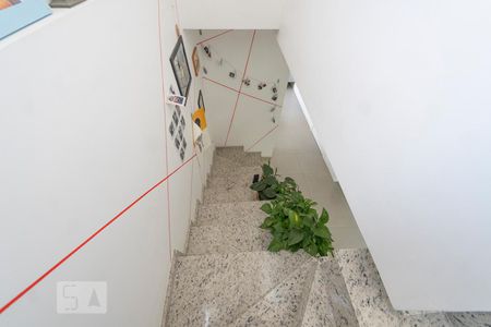 Apartamento à venda com 105m², 2 quartos e 2 vagasEscada