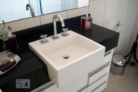 Casa à venda com 302m², 3 quartos e 6 vagasBANHEIRO QUARTO 1