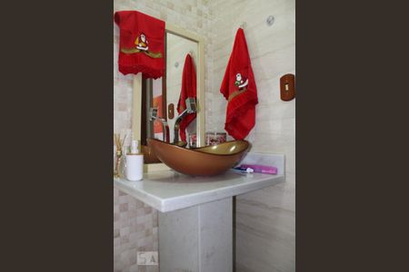 Casa à venda com 163m², 4 quartos e 2 vagasLavabo