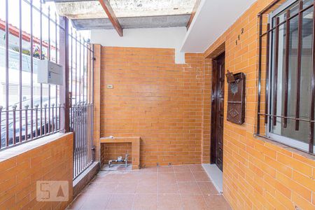 Casa à venda com 100m², 2 quartos e sem vaga Casa à venda com 100m², 2 quartos e sem vagaQuintal