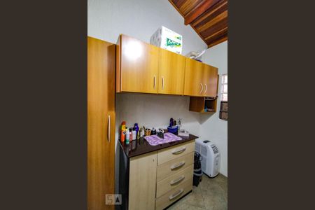Casa à venda com 200m², 3 quartos e 4 vagas Casa à venda com 200m², 3 quartos e 4 vagasCloset