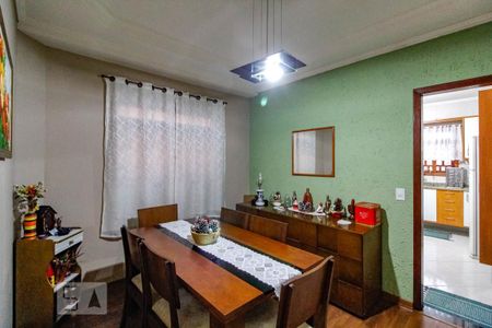 Casa à venda com 200m², 3 quartos e 4 vagas Casa à venda com 200m², 3 quartos e 4 vagasSala de Jantar
