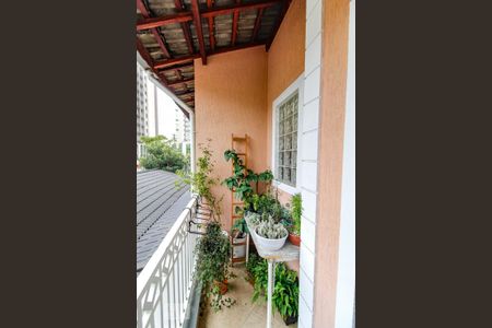 Casa à venda com 200m², 3 quartos e 4 vagas Casa à venda com 200m², 3 quartos e 4 vagasVaranda