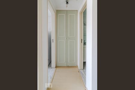 Corredor de apartamento para alugar com 1 quarto, 35m² em Pinheiros, São Paulo