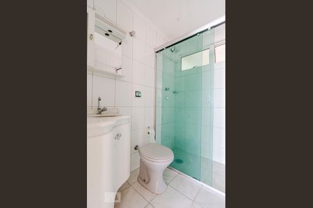 Banheiro de apartamento para alugar com 1 quarto, 35m² em Pinheiros, São Paulo