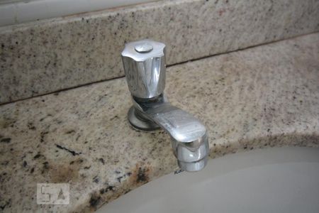 Apartamento para alugar com 70m², 2 quartos e sem vagaBanheiro - Torneira