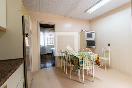 Casa para alugar com 212m², 5 quartos e 4 vagas Casa para alugar com 212m², 5 quartos e 4 vagasCozinha