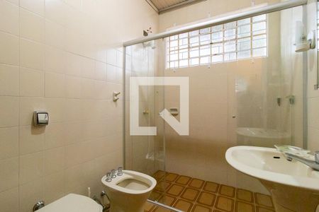 Casa para alugar com 212m², 5 quartos e 4 vagas Casa para alugar com 212m², 5 quartos e 4 vagasBanheiro 2