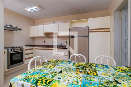 Casa para alugar com 212m², 5 quartos e 4 vagas Casa para alugar com 212m², 5 quartos e 4 vagasCozinha