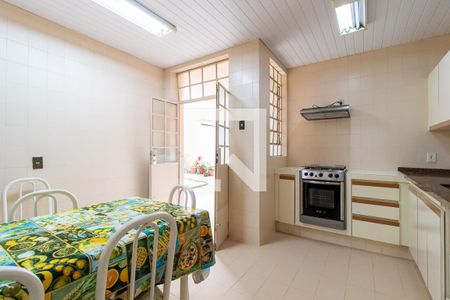 Casa para alugar com 212m², 5 quartos e 4 vagas Casa para alugar com 212m², 5 quartos e 4 vagasCozinha