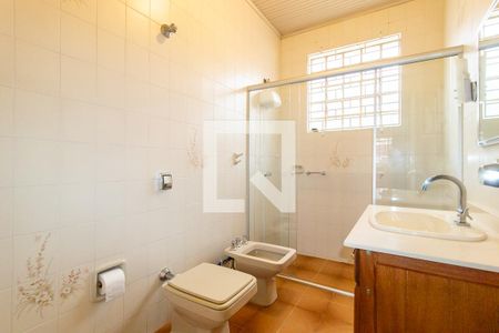 Casa para alugar com 212m², 5 quartos e 4 vagas Casa para alugar com 212m², 5 quartos e 4 vagasBanheiro 1