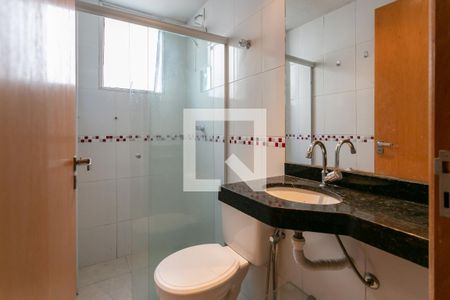 Banheiro de apartamento para alugar com 2 quartos, 50m² em Sagrada Família, Belo Horizonte