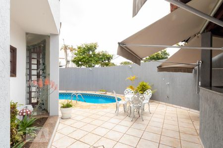 Casa à venda com 350m², 4 quartos e 8 vagas Casa à venda com 350m², 4 quartos e 8 vagasPiscina