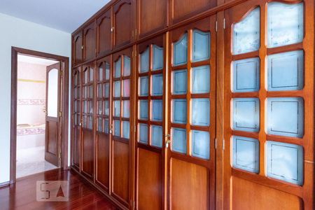 Casa à venda com 350m², 4 quartos e 8 vagas Casa à venda com 350m², 4 quartos e 8 vagasSuíte 3