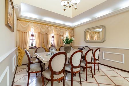 Casa à venda com 350m², 4 quartos e 8 vagas Casa à venda com 350m², 4 quartos e 8 vagasSala