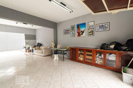 Casa à venda com 350m², 4 quartos e 8 vagas Casa à venda com 350m², 4 quartos e 8 vagasGaragem
