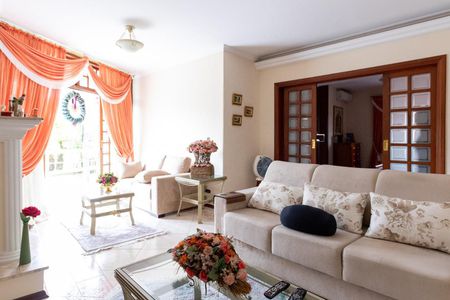 Casa à venda com 350m², 4 quartos e 8 vagas Casa à venda com 350m², 4 quartos e 8 vagasSala