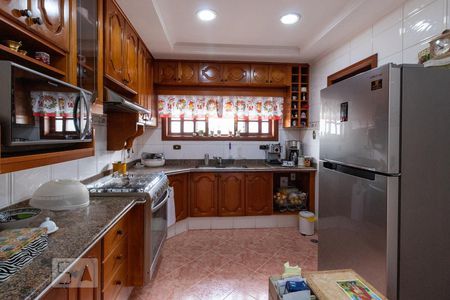 Casa à venda com 350m², 4 quartos e 8 vagas Casa à venda com 350m², 4 quartos e 8 vagasCozinha - Armários