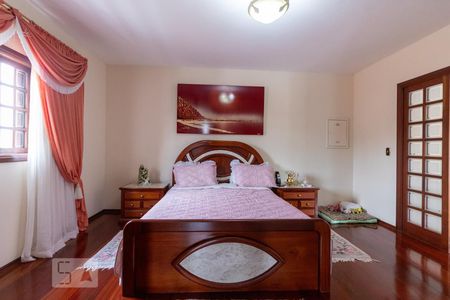 Casa à venda com 350m², 4 quartos e 8 vagas Casa à venda com 350m², 4 quartos e 8 vagasSuíte master