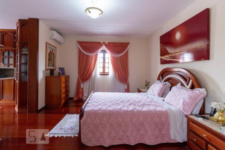 Casa à venda com 350m², 4 quartos e 8 vagas Casa à venda com 350m², 4 quartos e 8 vagasSuíte master