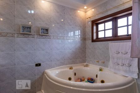 Casa à venda com 350m², 4 quartos e 8 vagas Casa à venda com 350m², 4 quartos e 8 vagasSuíte master banheiro