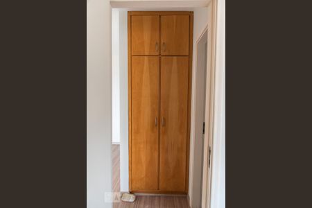 Apartamento à venda com 50m², 1 quarto e 2 vagasArmário corredor