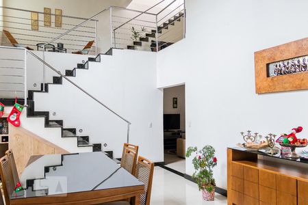 Sala 1 de casa para alugar com 5 quartos, 300m² em Copacabana, Belo Horizonte