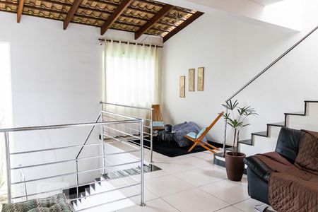 Sala 2 de casa para alugar com 5 quartos, 300m² em Copacabana, Belo Horizonte