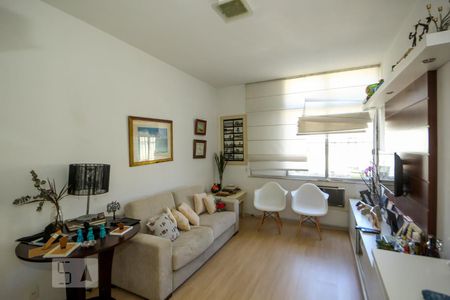 Sala de apartamento para alugar com 2 quartos, 65m² em Copacabana, Rio de Janeiro