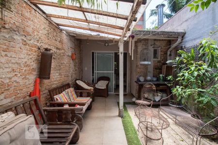 Casa de condomínio à venda com 254m², 3 quartos e 1 vaga Casa de condomínio à venda com 254m², 3 quartos e 1 vagaQuintal