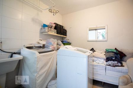 Casa de condomínio à venda com 254m², 3 quartos e 1 vaga Casa de condomínio à venda com 254m², 3 quartos e 1 vagaÁrea de serviço