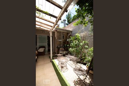 Casa de condomínio à venda com 254m², 3 quartos e 1 vaga Casa de condomínio à venda com 254m², 3 quartos e 1 vagaQuintal